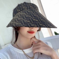 FENDI フェンデイ 今やセレブ御用達で大人気の 2024SS 帽子