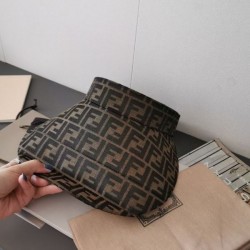 FENDI フェンデイ 今やセレブ御用達で大人気の 2024SS 帽子