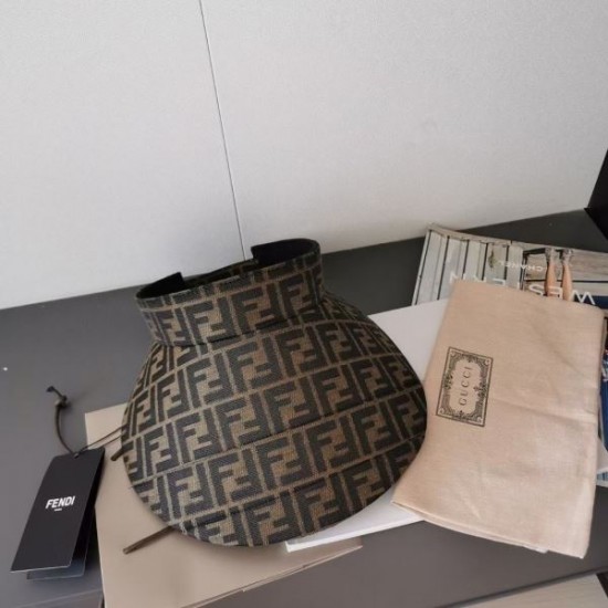 FENDI フェンデイ 今やセレブ御用達で大人気の 2024SS 帽子 FENDI フェンデイ 今やセレブ御用達で大人気の 2024SS 帽子