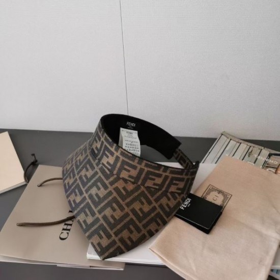 FENDI フェンデイ 今やセレブ御用達で大人気の 2024SS 帽子 FENDI フェンデイ 今やセレブ御用達で大人気の 2024SS 帽子