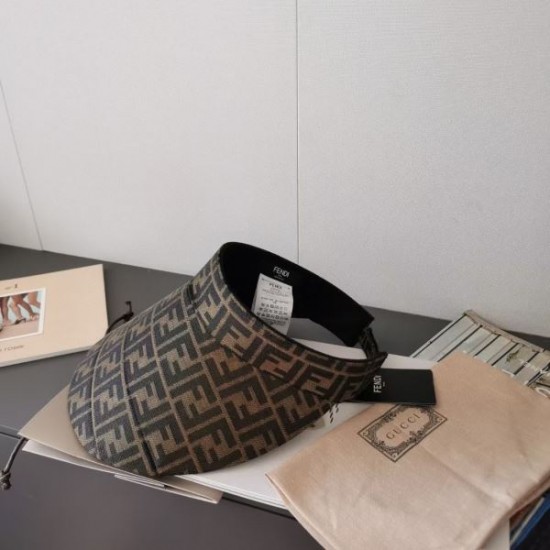 FENDI フェンデイ 今やセレブ御用達で大人気の 2024SS 帽子 FENDI フェンデイ 今やセレブ御用達で大人気の 2024SS 帽子