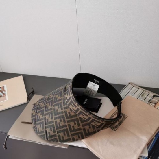 FENDI フェンデイ 今やセレブ御用達で大人気の 2024SS 帽子 FENDI フェンデイ 今やセレブ御用達で大人気の 2024SS 帽子