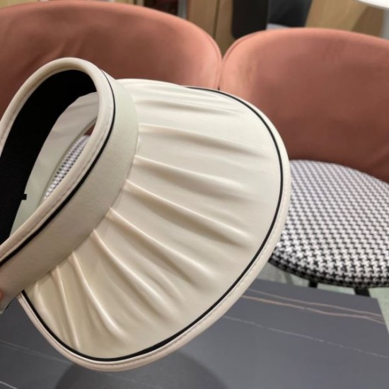 LOUIS VUITTON ルイヴィトン 絶妙な着こなしに 2024SS 帽子 LOUIS VUITTON ルイヴィトン 絶妙な着こなしに 2024SS 帽子