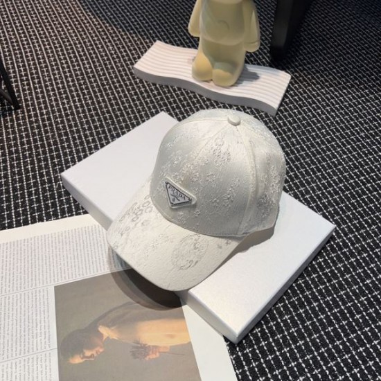 PRADA プラダ 今っぽいスタイルに決まる 2024SS 帽子 PRADA プラダ 今っぽいスタイルに決まる 2024SS 帽子
