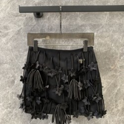 2024SS スカート PRADA プラダ モード感の高い春夏のスタイル