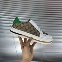 GUCCI グッチ 夏の軽やかなコーデ 2024SS メンズ用 カジュアルシューズ