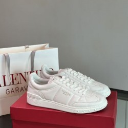 VALENTINO ヴァレンティノ 夏新作ご注目 2024SS メンズ用 カジュアルシューズ