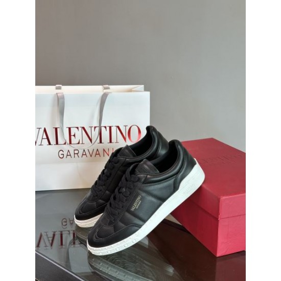 VALENTINO ヴァレンティノ 夏新作ご注目 2024SS メンズ用 カジュアルシューズ