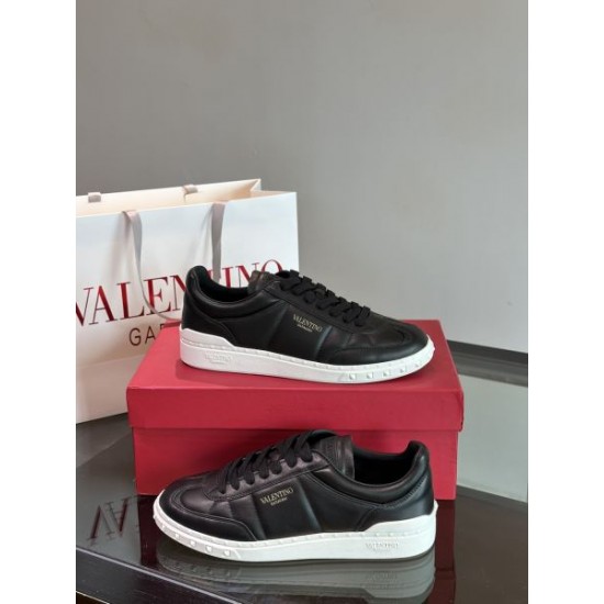 VALENTINO ヴァレンティノ 夏新作ご注目 2024SS メンズ用 カジュアルシューズ