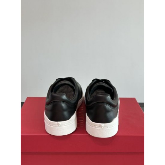 VALENTINO ヴァレンティノ 夏新作ご注目 2024SS メンズ用 カジュアルシューズ