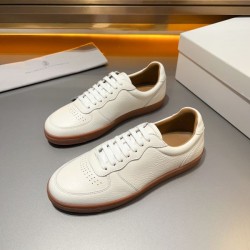 VALENTINO ヴァレンティノ 夏物完売必須 2024SS メンズ用 カジュアルシューズ