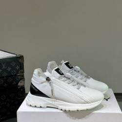 GIVENCHY ジバンシィ 着心地のいいサイズ感 2024SS メンズ用 スニーカー
