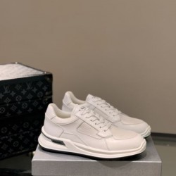 PRADA プラダ 流行の注目ブランド 2024SS メンズ用 スニーカー