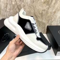 PRADA プラダ 超レアな入手困難品 2024SS メンズ用 スニーカー