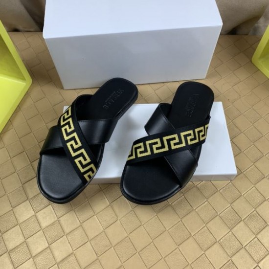 VERSACE ヴェルサーチェ 夏季大人気アイテム 2024SS メンズ用 サンダル VERSACE ヴェルサーチェ 夏季大人気アイテム 2024SS メンズ用 サンダル