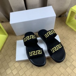 VERSACE ヴェルサーチェ 最新の春夏アイテム 2024SS メンズ用 サンダル