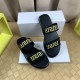 VERSACE ヴェルサーチェ 最新の春夏アイテム 2024SS メンズ用 サンダル VERSACE ヴェルサーチェ 最新の春夏アイテム 2024SS メンズ用 サンダル