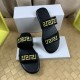 VERSACE ヴェルサーチェ 最新の春夏アイテム 2024SS メンズ用 サンダル VERSACE ヴェルサーチェ 最新の春夏アイテム 2024SS メンズ用 サンダル