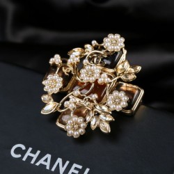 CHANEL シャネル 魅力の詰まったスタイル 2024SS ブローチ
