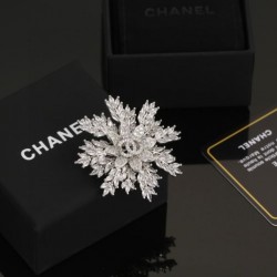 CHANEL シャネル 絶大な人気を博する新作 2024SS ブローチ