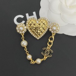 CHANEL シャネル 今年の夏はこれで決まり 2024SS ブローチ
