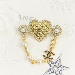 CHANEL シャネル 今年の夏はこれで決まり 2024SS ブローチ