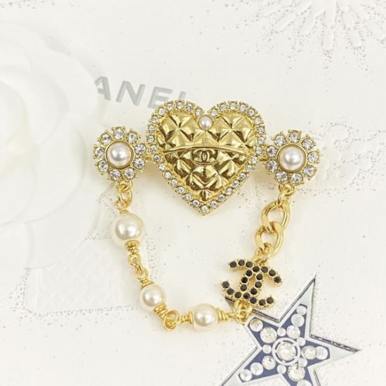 CHANEL シャネル 今年の夏はこれで決まり 2024SS ブローチ CHANEL シャネル 今年の夏はこれで決まり 2024SS ブローチ