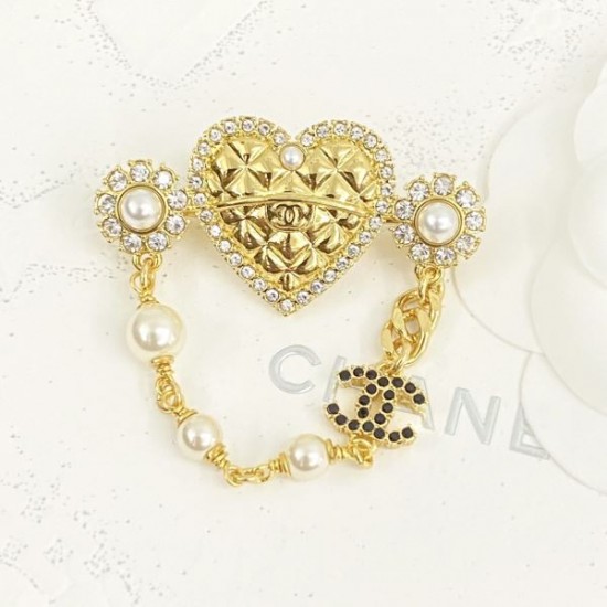 CHANEL シャネル 今年の夏はこれで決まり 2024SS ブローチ CHANEL シャネル 今年の夏はこれで決まり 2024SS ブローチ