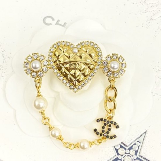 CHANEL シャネル 今年の夏はこれで決まり 2024SS ブローチ CHANEL シャネル 今年の夏はこれで決まり 2024SS ブローチ