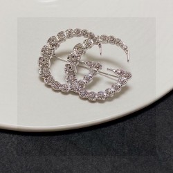 GUCCI グッチ 相性が良く断然オススメ 2024SS ブローチ