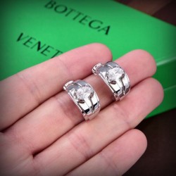 BOTTEGA VENETA ボッテガヴェネタ 春色先取り 2024SS イヤリング