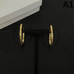 CELINE セリーヌ 最新商品即完売必至 2024SS イヤリング