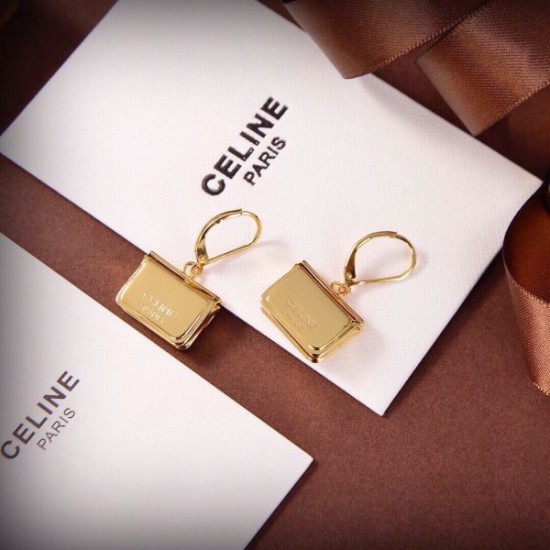 CELINE セリーヌ 完売必須☆お早めに 2024SS イヤリング CELINE セリーヌ 完売必須☆お早めに 2024SS イヤリング