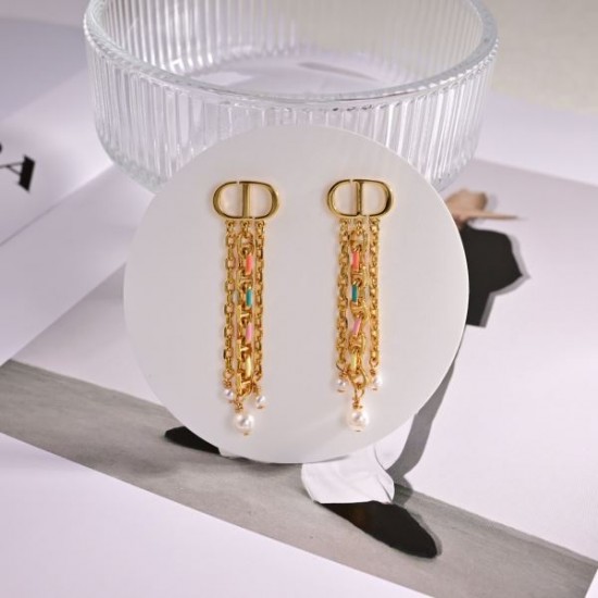 DIOR ディオール トレンドの最先端に 2024SS イヤリング DIOR ディオール トレンドの最先端に 2024SS イヤリング