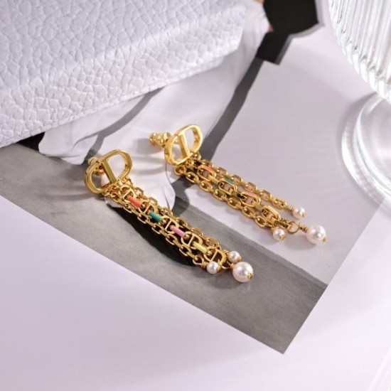 DIOR ディオール トレンドの最先端に 2024SS イヤリング DIOR ディオール トレンドの最先端に 2024SS イヤリング
