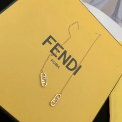 FENDI フェンデイ 幅広い層におすすめ 2024SS イヤリング
