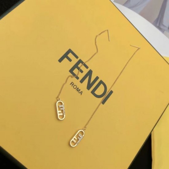 FENDI フェンデイ 幅広い層におすすめ 2024SS イヤリング FENDI フェンデイ 幅広い層におすすめ 2024SS イヤリング
