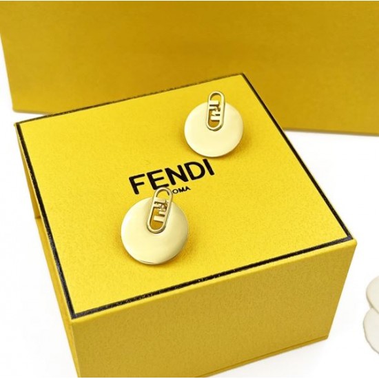 FENDI フェンデイ 高級感あるスタイル 2024SS イヤリング
