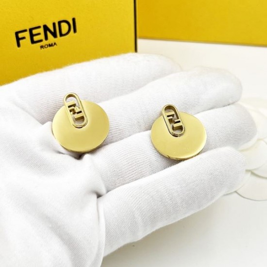 FENDI フェンデイ 高級感あるスタイル 2024SS イヤリング