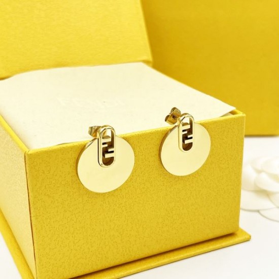 FENDI フェンデイ 高級感あるスタイル 2024SS イヤリング