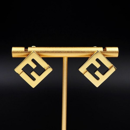 FENDI フェンデイ 印象に残るデザイン 2024SS イヤリング FENDI フェンデイ 印象に残るデザイン 2024SS イヤリング