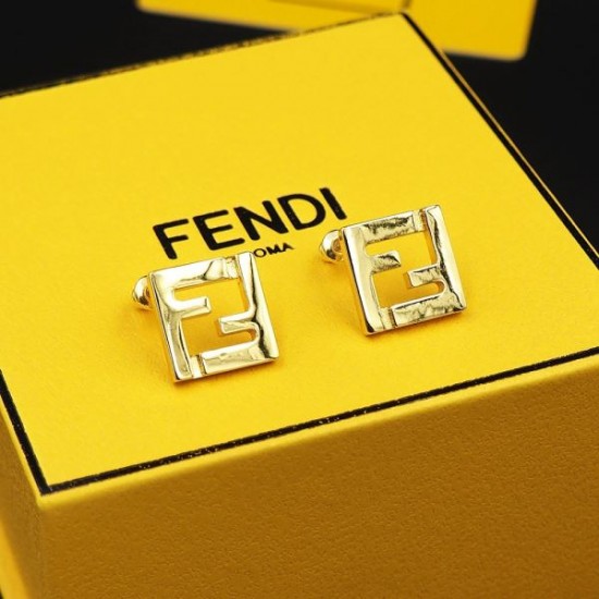 FENDI フェンデイ 印象に残るデザイン 2024SS イヤリング FENDI フェンデイ 印象に残るデザイン 2024SS イヤリング