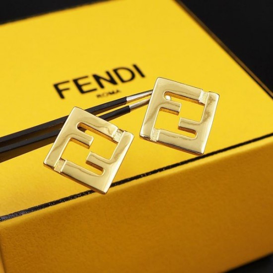 FENDI フェンデイ 印象に残るデザイン 2024SS イヤリング FENDI フェンデイ 印象に残るデザイン 2024SS イヤリング
