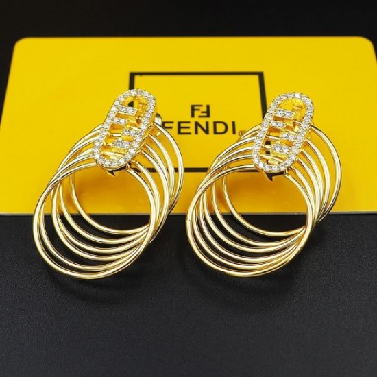 FENDI フェンデイ 心惹かれるスタイル 2024SS イヤリング FENDI フェンデイ 心惹かれるスタイル 2024SS イヤリング