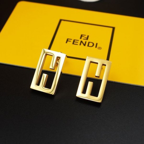 FENDI フェンデイ 新作限定人気沸騰中 2024SS イヤリング FENDI フェンデイ 新作限定人気沸騰中 2024SS イヤリング