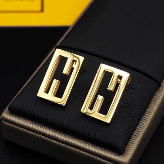 FENDI フェンデイ 新作限定人気沸騰中 2024SS イヤリング FENDI フェンデイ 新作限定人気沸騰中 2024SS イヤリング