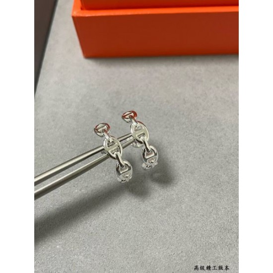 HERMES エルメス 夏でも快適な着心地 2024SS イヤリング HERMES エルメス 夏でも快適な着心地 2024SS イヤリング