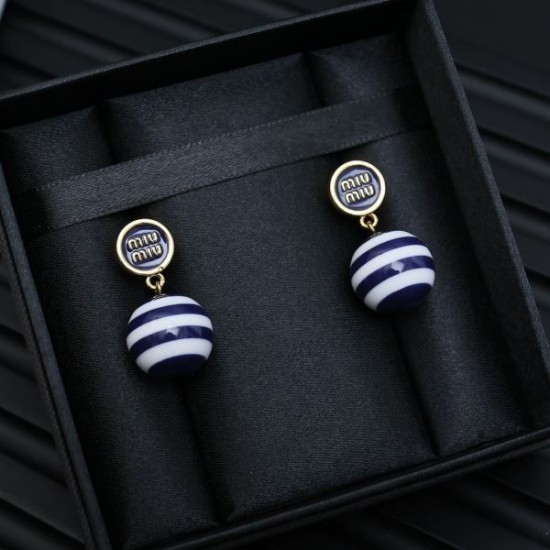 MIU MIU ミュウミュウ 海外大人気 2024SS イヤリング MIU MIU ミュウミュウ 海外大人気 2024SS イヤリング