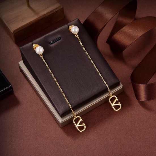 VALENTINO ヴァレンティノ 人気沸騰中 2024SS イヤリング VALENTINO ヴァレンティノ 人気沸騰中 2024SS イヤリング