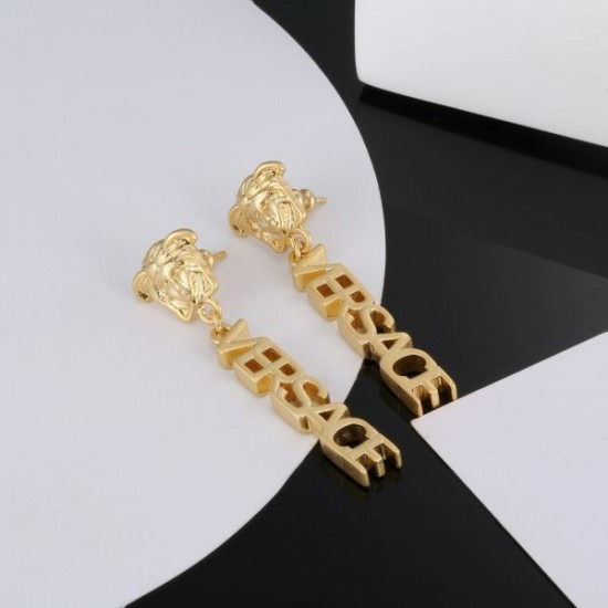 VERSACE ヴェルサーチェ 今年は先取り 2024SS イヤリング VERSACE ヴェルサーチェ 今年は先取り 2024SS イヤリング